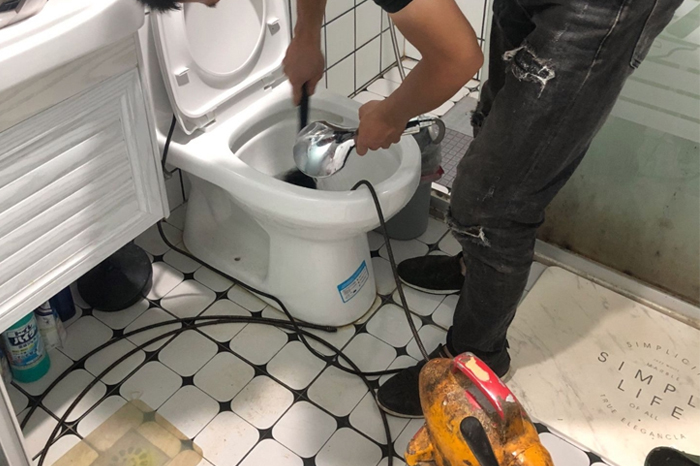 官渡马桶堵塞自己疏通还是找师傅?专业上门服务让你省时更省心